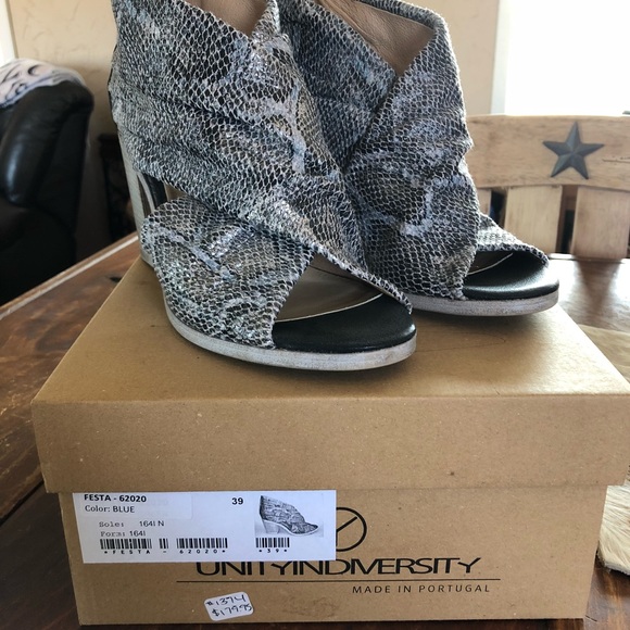 🆕 in Box Unity In Diversity Snakeskin Print Heels - Picture 8 of 8